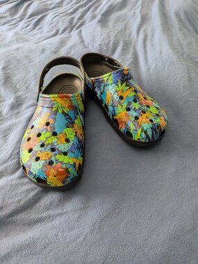 Disney Lion King Classic Crocs  Women Size 12; Men Size 20 NWT